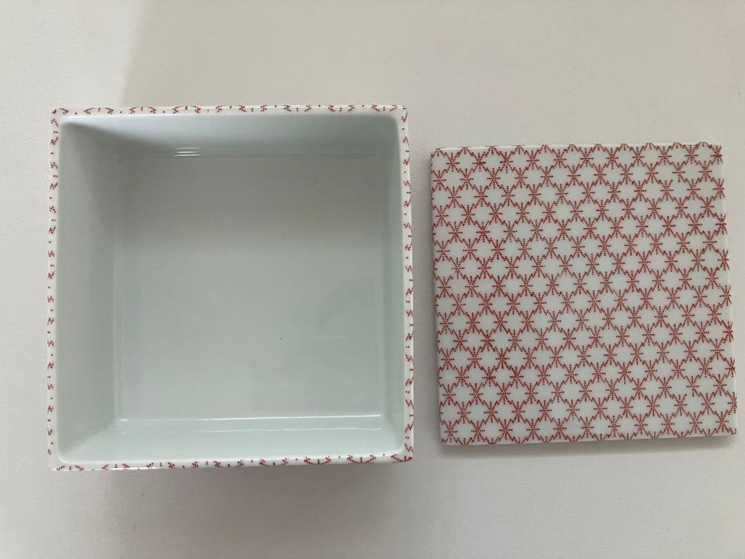 タイムアンドスタイル重箱　いちご銀彩　中（一段）と赤絵 / 角松皮菱（一段）