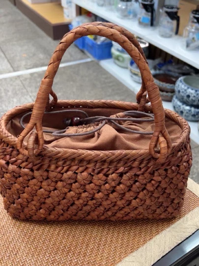 新品　レディース　￼山葡萄カゴバッグ 手提げ 保存袋付き 人気の定番