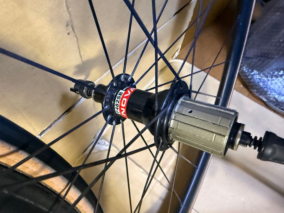 ノバテック　カーボンホイール　前後セット