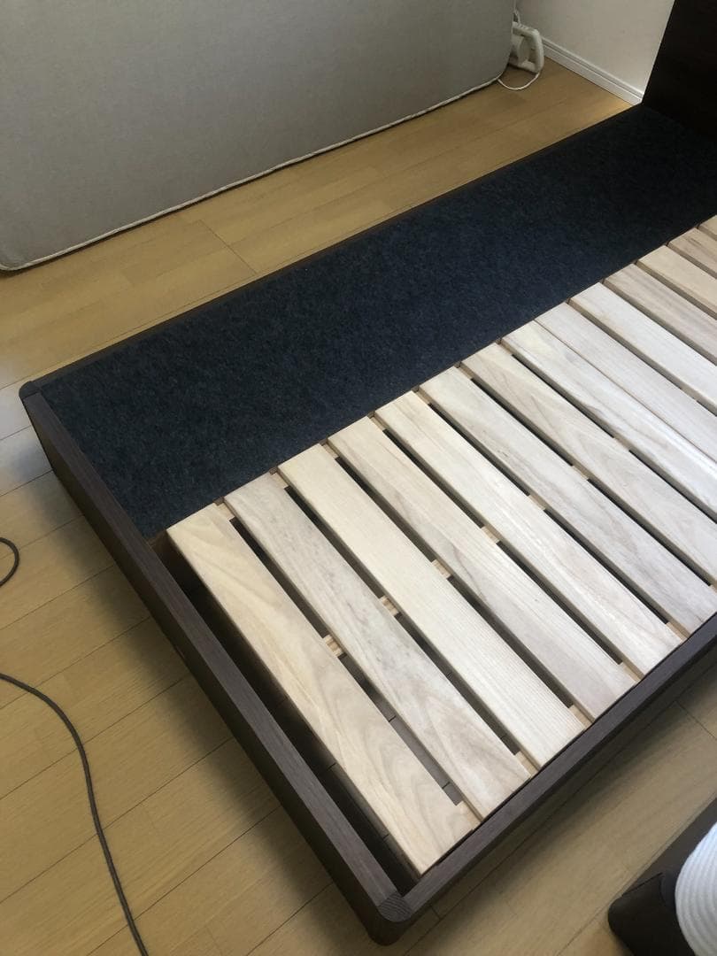 シモンズ　ベッドフレームのみ　セミダブル　引き出し（収納）&コンセント付