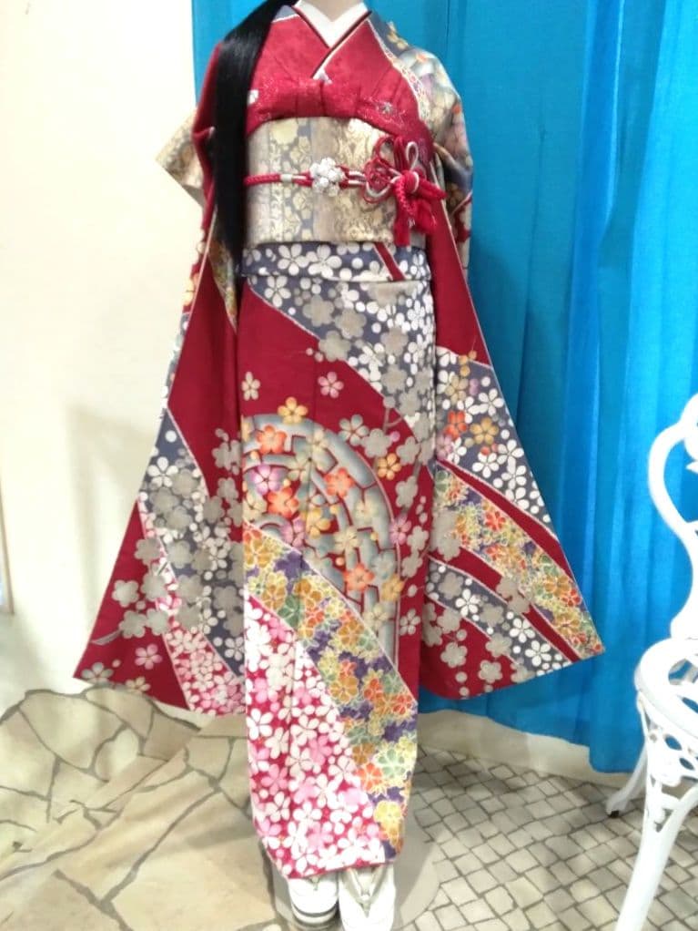振袖フルセット、正絹、成人式、重ね衿帯揚げ帯締め、西陣袋帯、襦袢、岩田専太郎落款