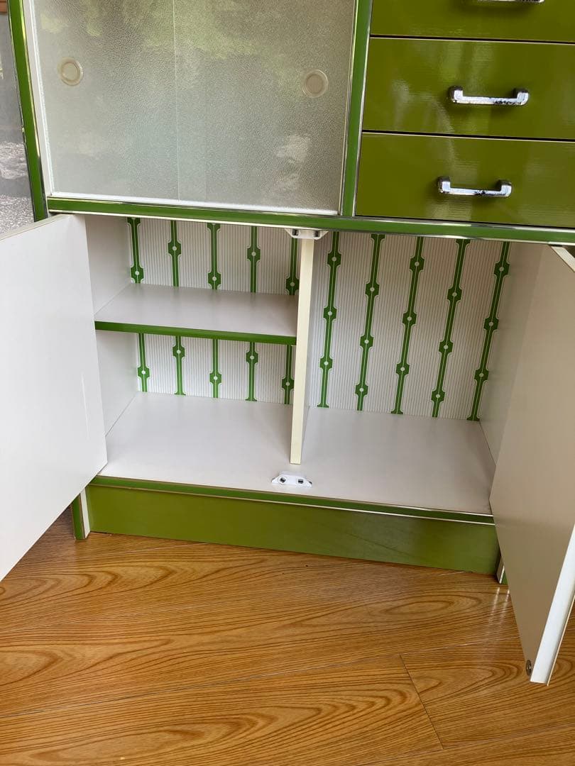 昭和レトロポップ　緑色 食器棚 ガラス棚付き