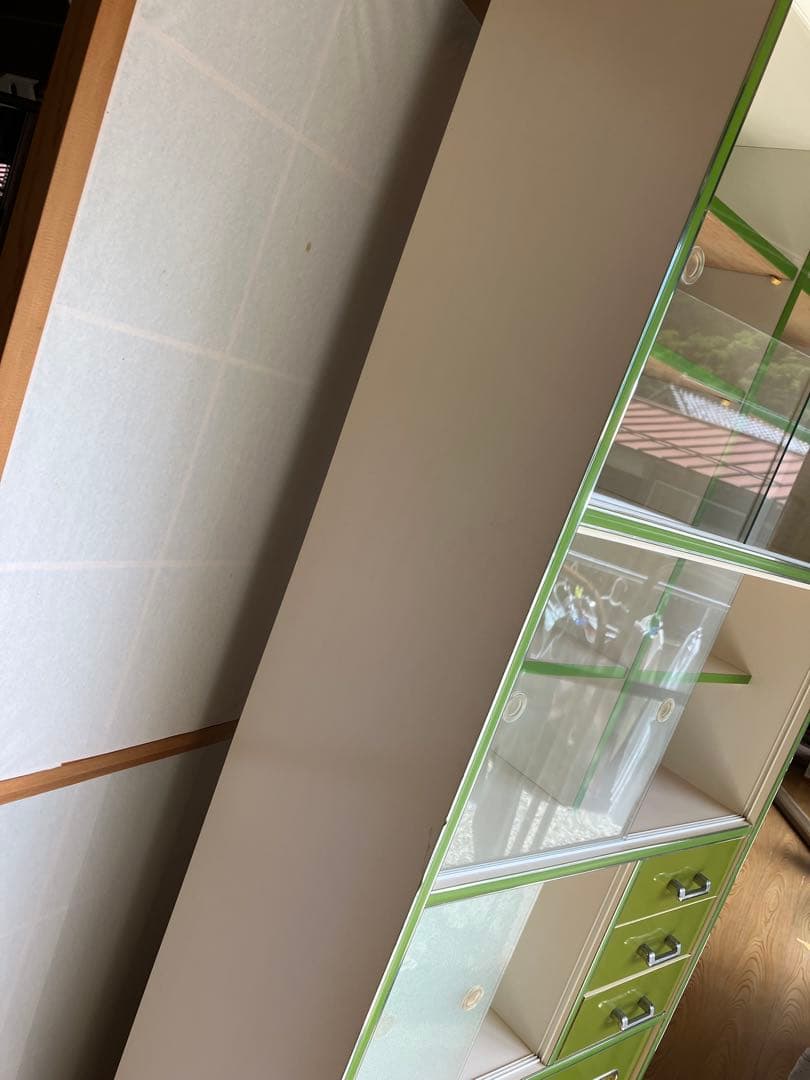 昭和レトロポップ　緑色 食器棚 ガラス棚付き