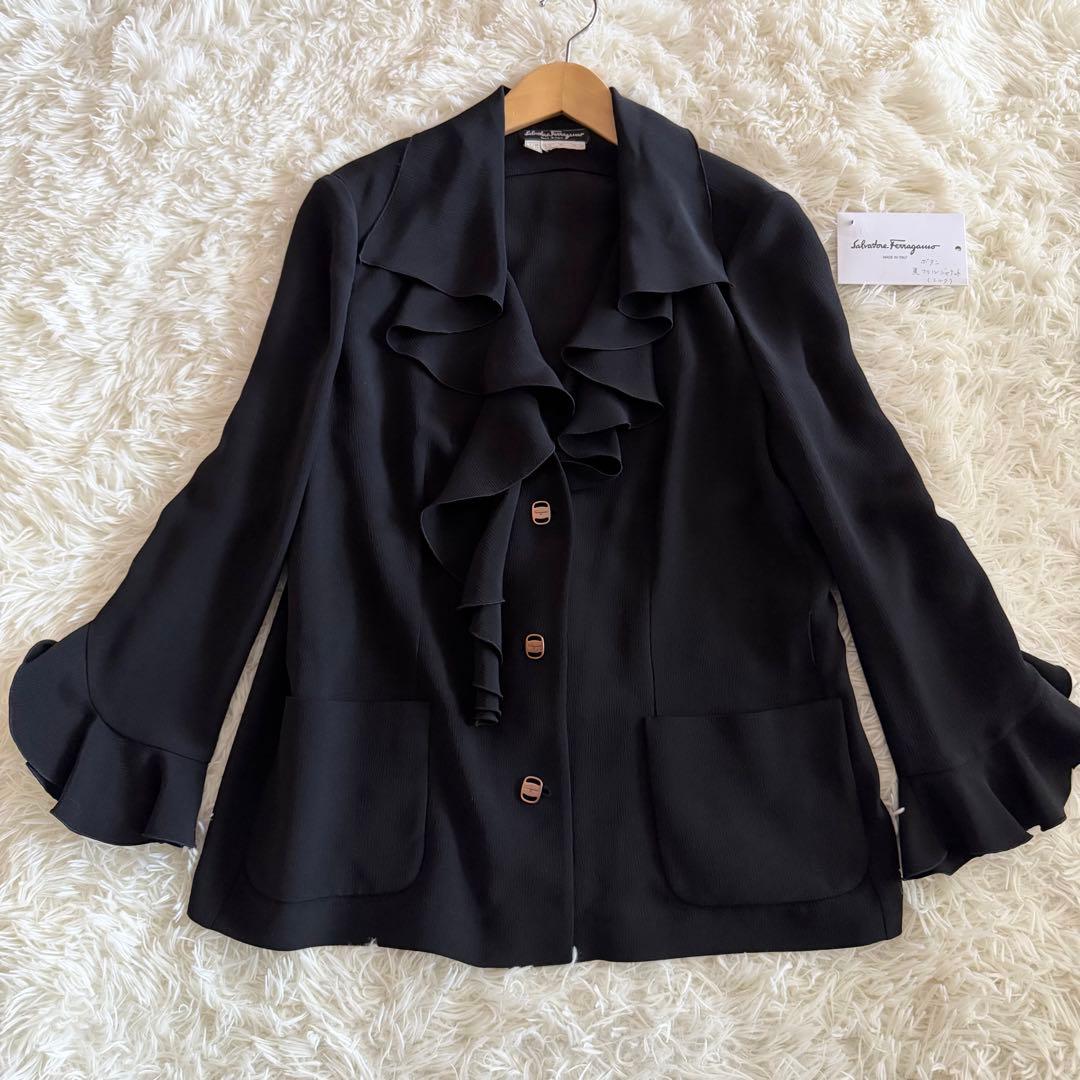 【極美品】【絹100%】フェラガモ　ジャケット　ヴァラボタン　フリル　黒　3XL