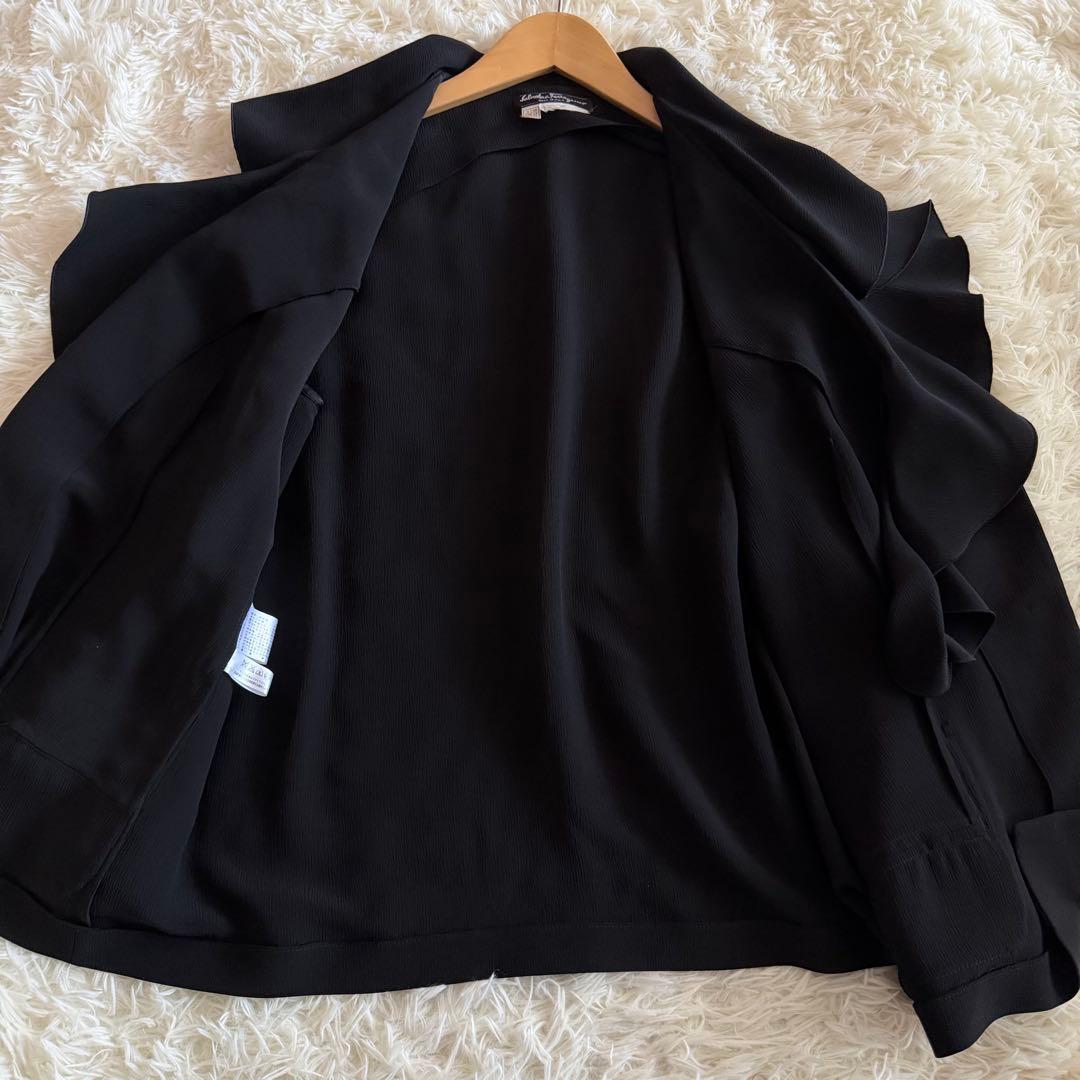 【極美品】【絹100%】フェラガモ　ジャケット　ヴァラボタン　フリル　黒　3XL