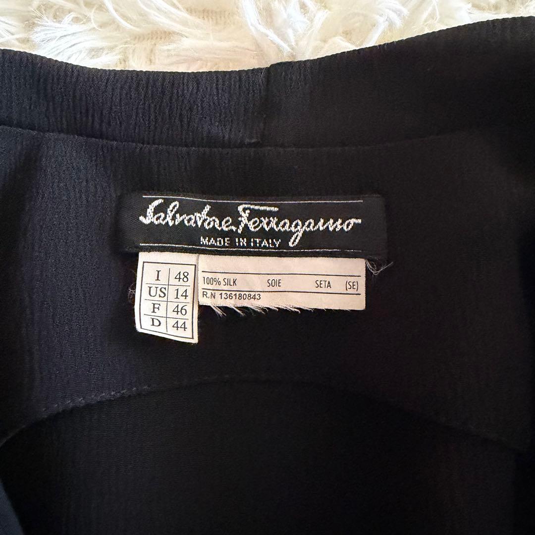 【極美品】【絹100%】フェラガモ　ジャケット　ヴァラボタン　フリル　黒　3XL