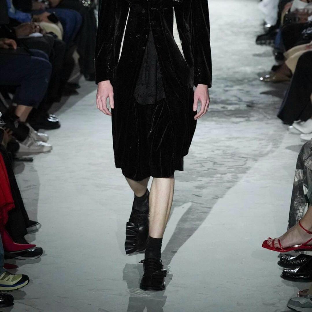 価*。様 オムプリュス 25SS ナイロン スパンコール ボックスプリーツ ショ