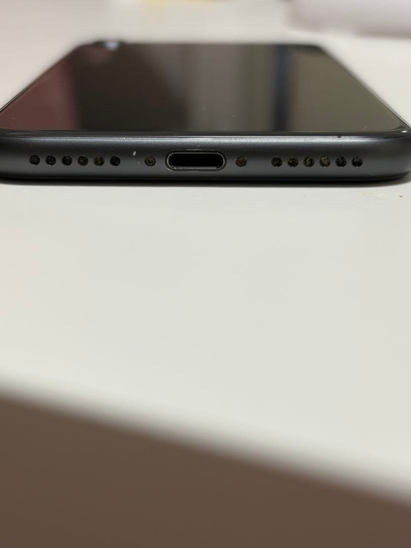 iPhone8 スペースグレイ 64GB バッテリー残量77％