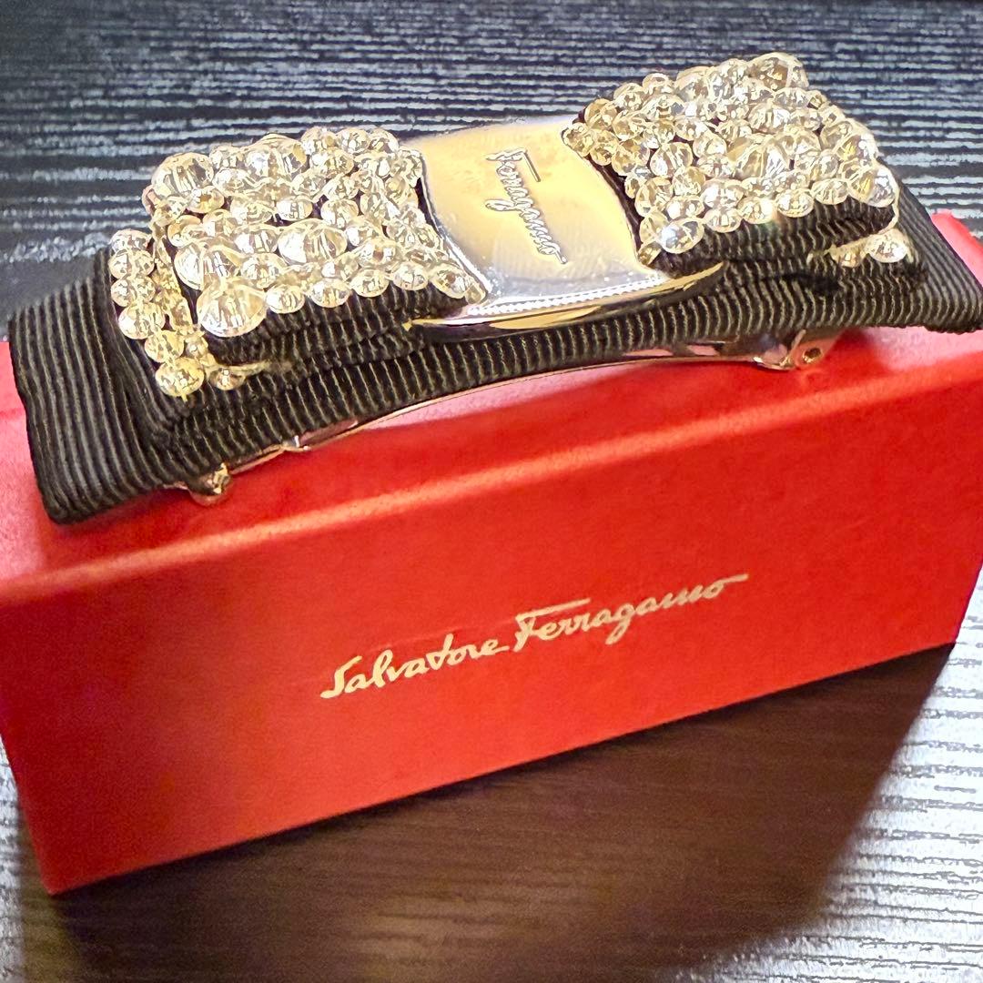 ☆極美品☆フェラガモ　ヴァラリボン　バレッタ　ブラック　ラインストーン