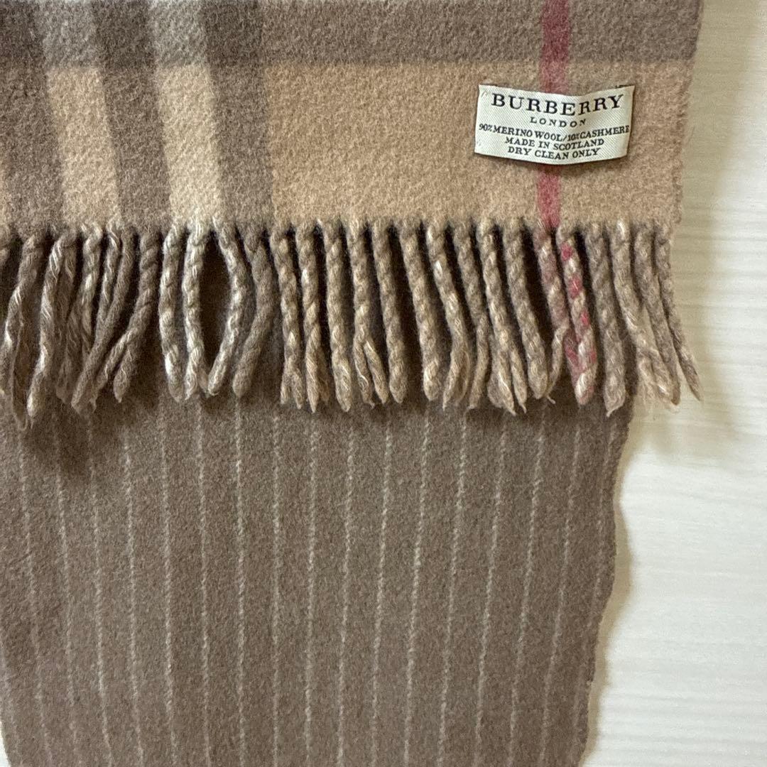美品のBURBERRY チェック柄マフラー　リバーシブル