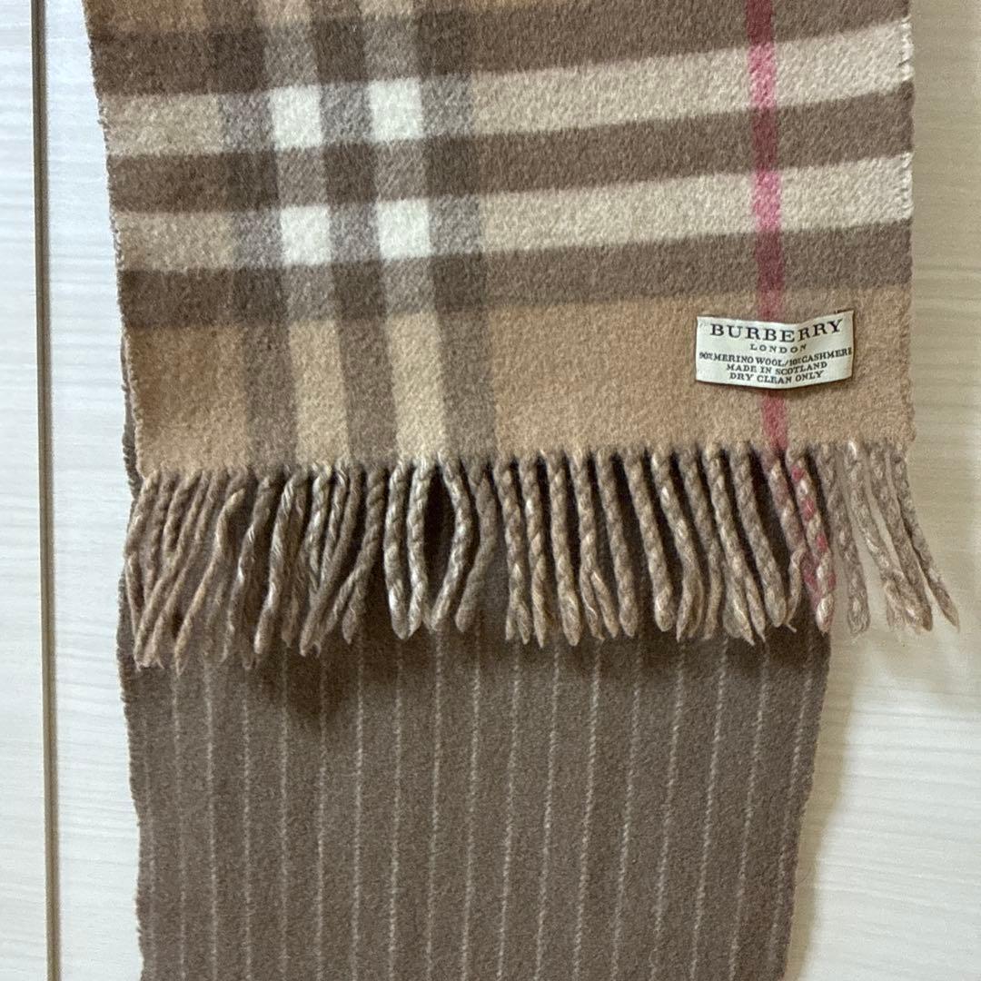 美品のBURBERRY チェック柄マフラー　リバーシブル