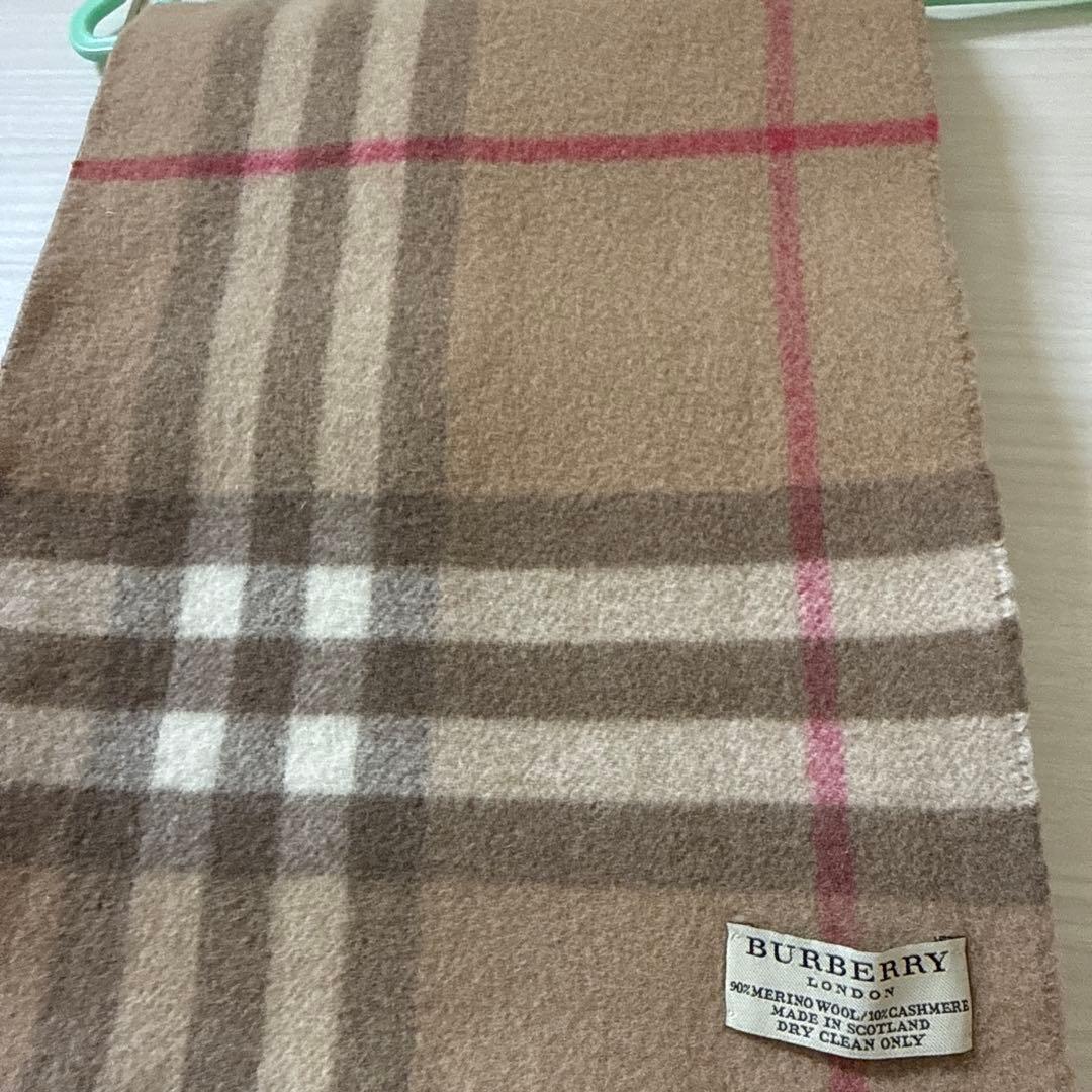 美品のBURBERRY チェック柄マフラー　リバーシブル