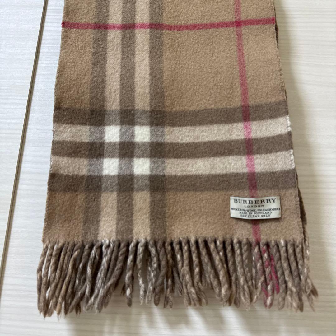 美品のBURBERRY チェック柄マフラー　リバーシブル
