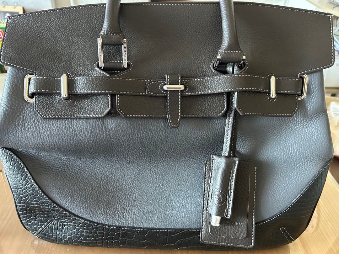 ペッレモルビダ　バッグ　美品　使用数回