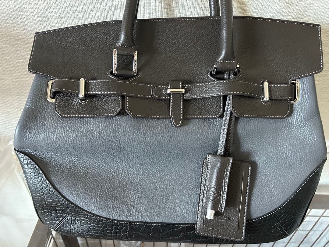 ペッレモルビダ　バッグ　美品　使用数回