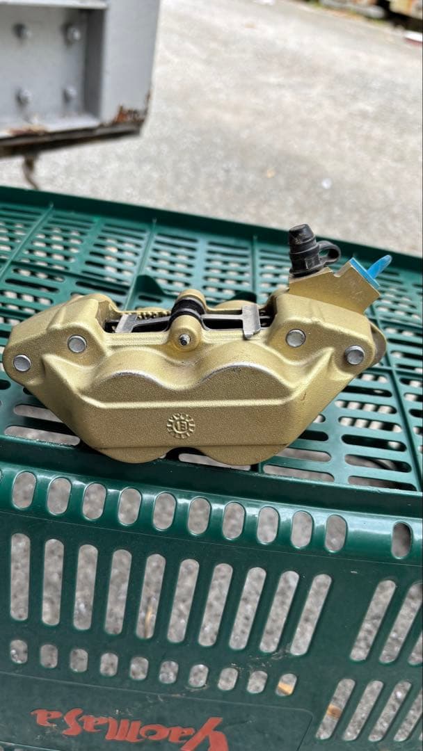 j*e様 brembo ブレンボ　キャリパー