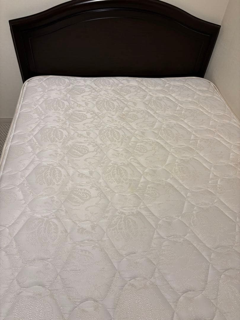 Simmons Beautyrest セミダブルマットレスと ベッドフレーム