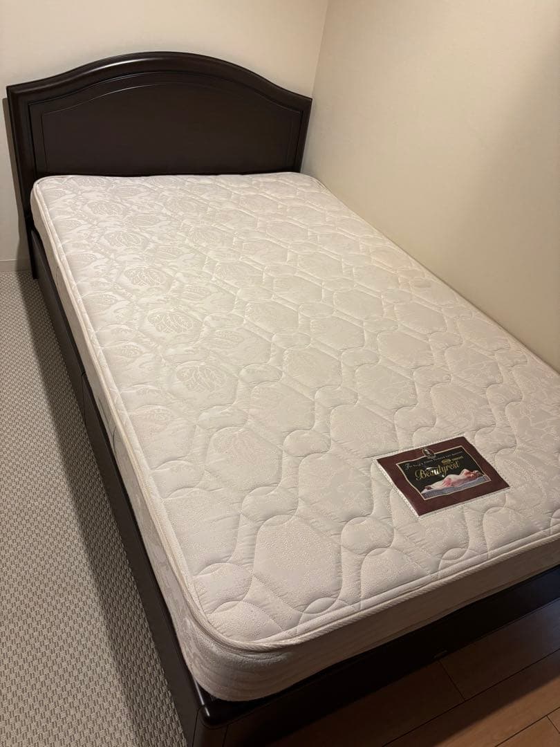 Simmons Beautyrest セミダブルマットレスと ベッドフレーム