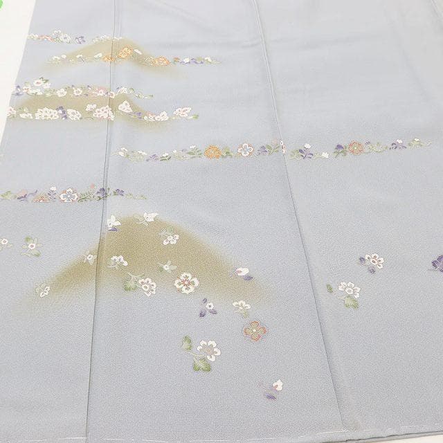 美品未着用 金駒刺 正絹 着物“山々に花冠を届ける唐花の霞”訪問着 T+59