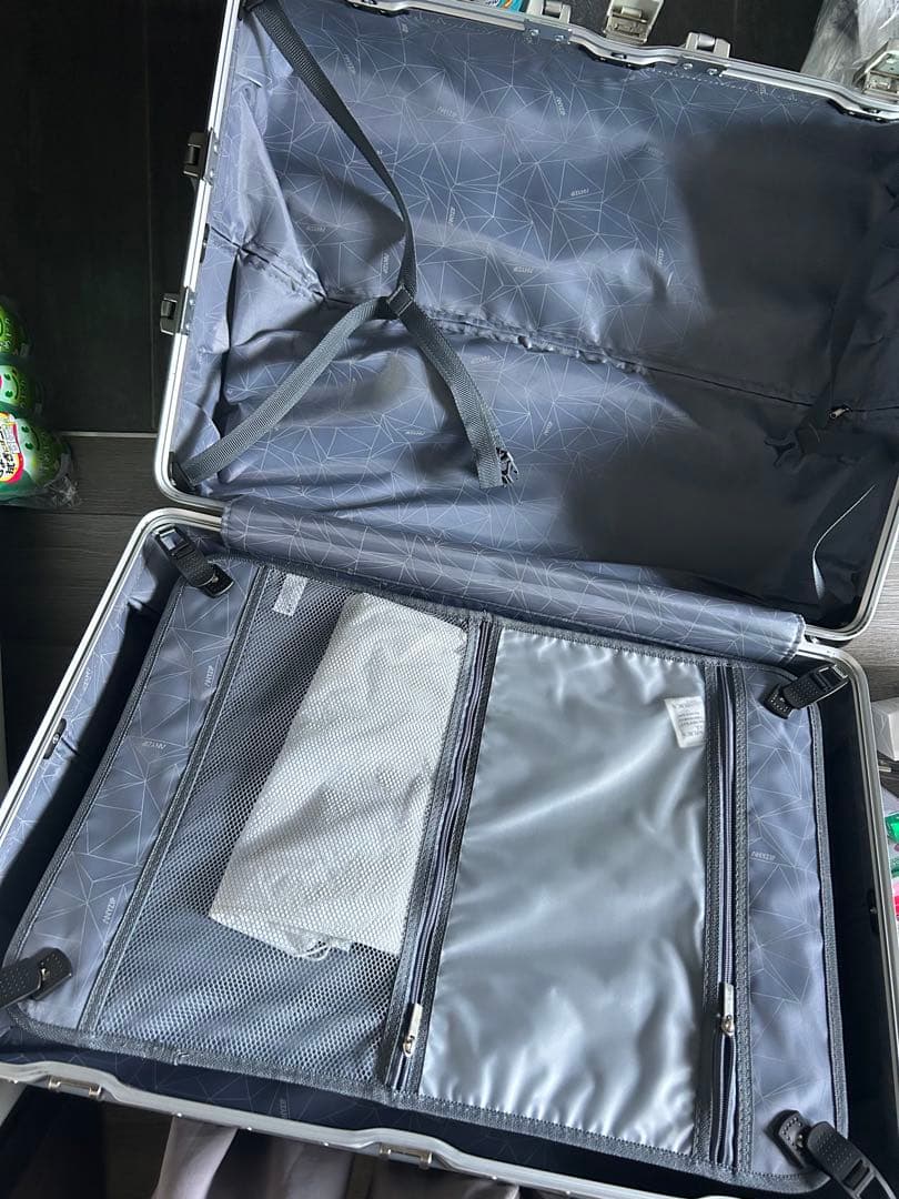 【店頭完売・3千円引・送料込】Anyzip軽量シルバーキャリーケース90ℓ