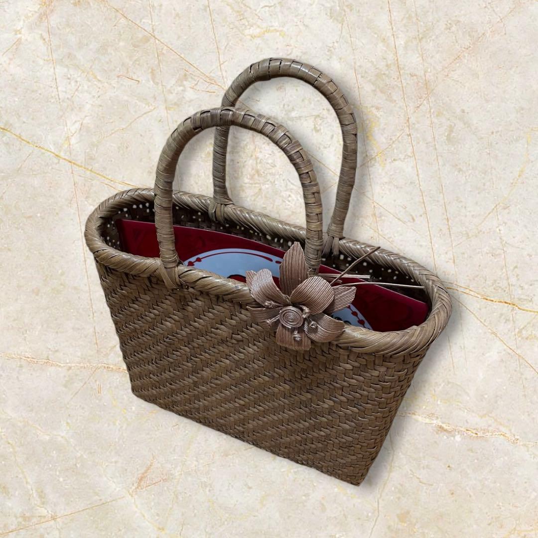 【希少】山葡萄かごバッグ✨年代物✨ブラウンのコサージュ付き❣️