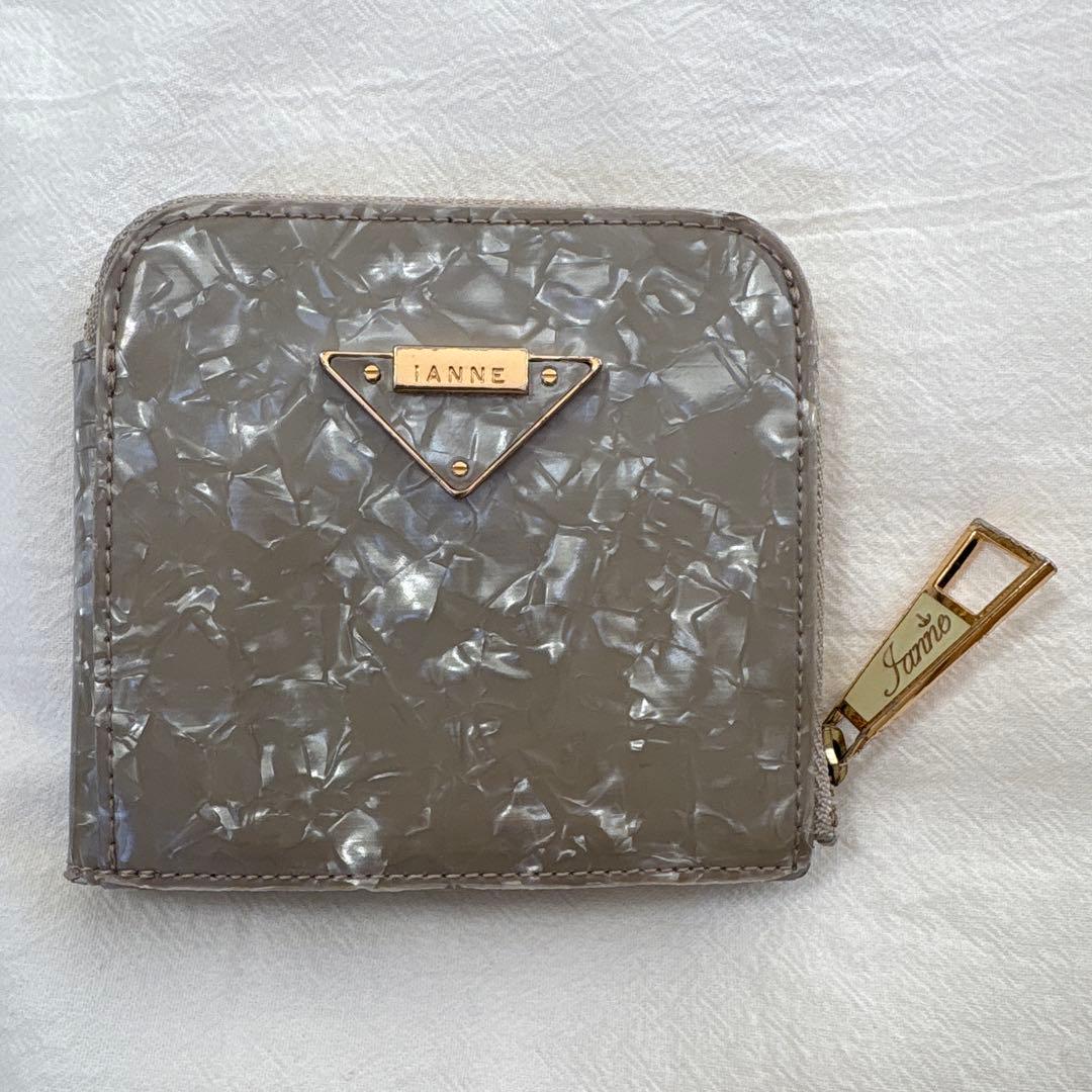 イアンヌ IANNE 二つ折り財布 シェル柄 本革 貝装飾 定価29,700円