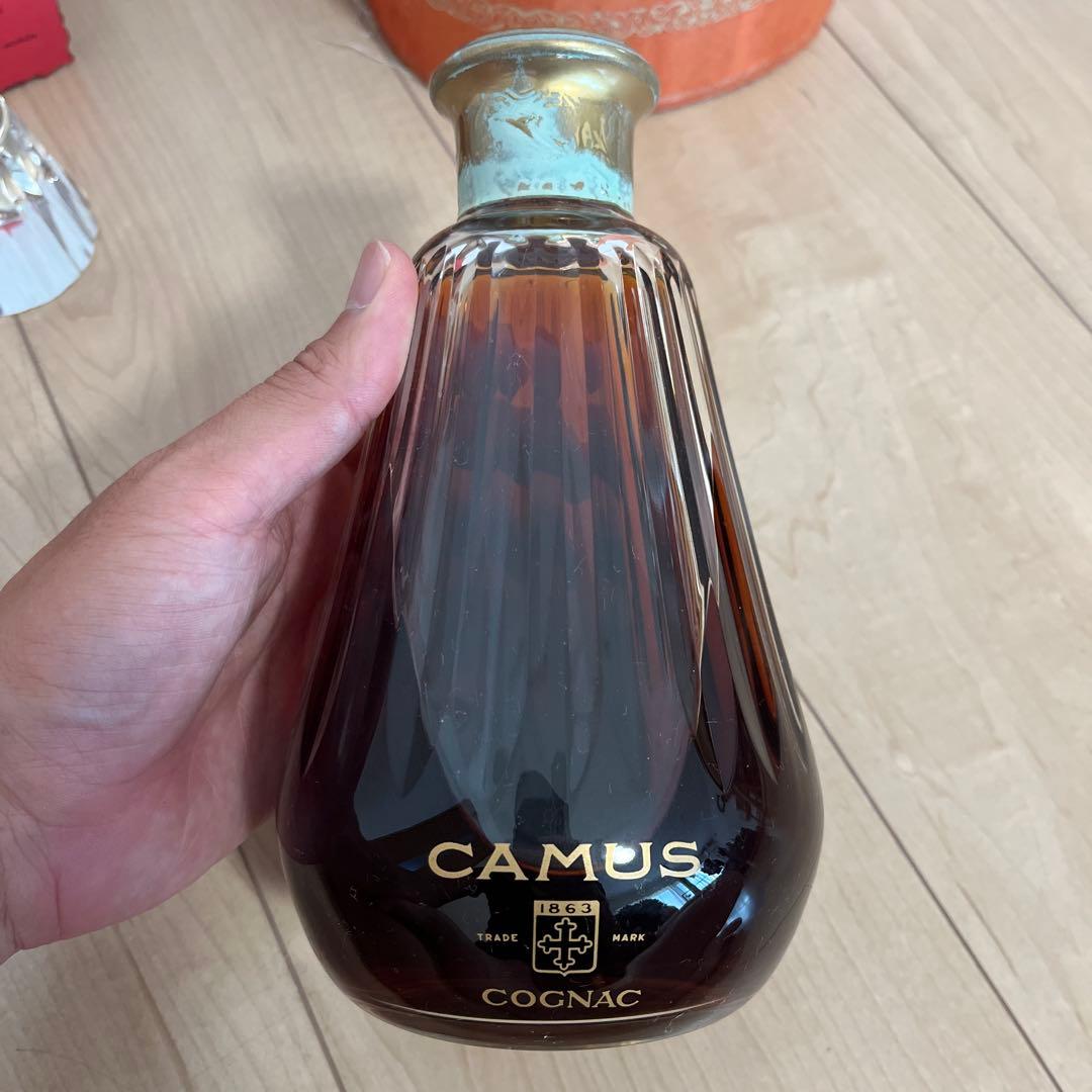 CAMUS コニャック バカラ　栓つき カミュ 古酒 クリスタル製 高級 未開栓