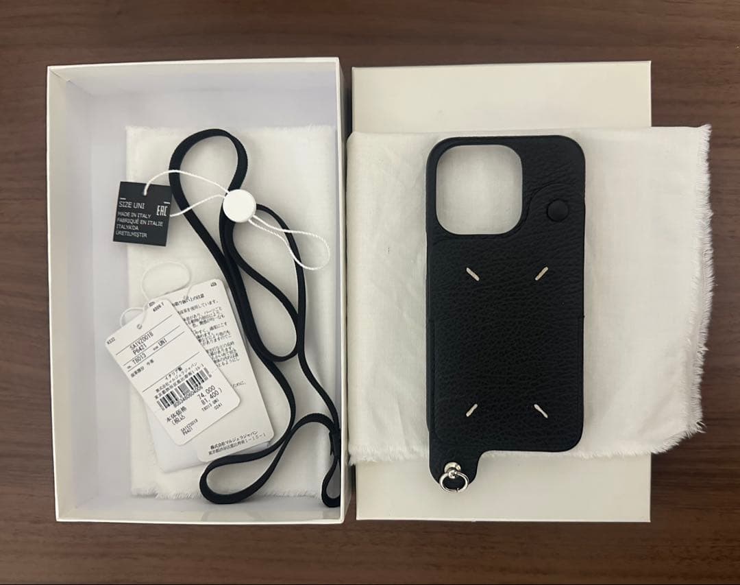 メゾンマルジェラ　iPhone14Proケース