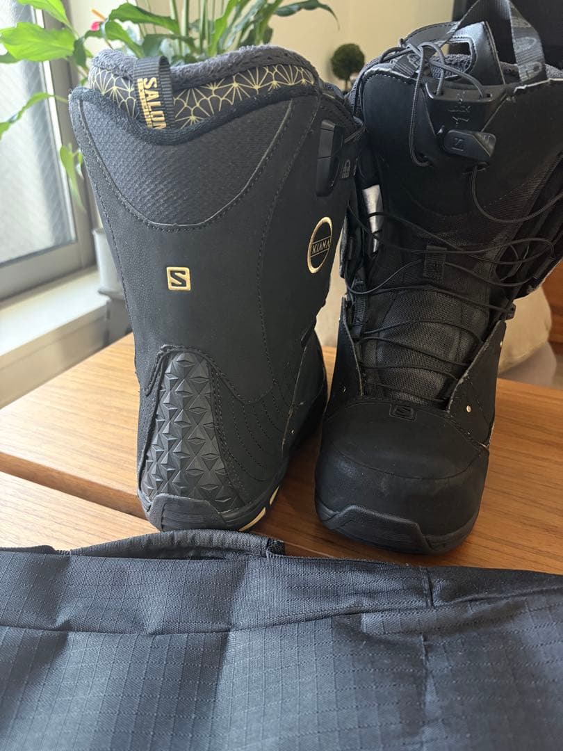 Salomon Kiana ブラック スノーボードブーツ　バッグ付き！