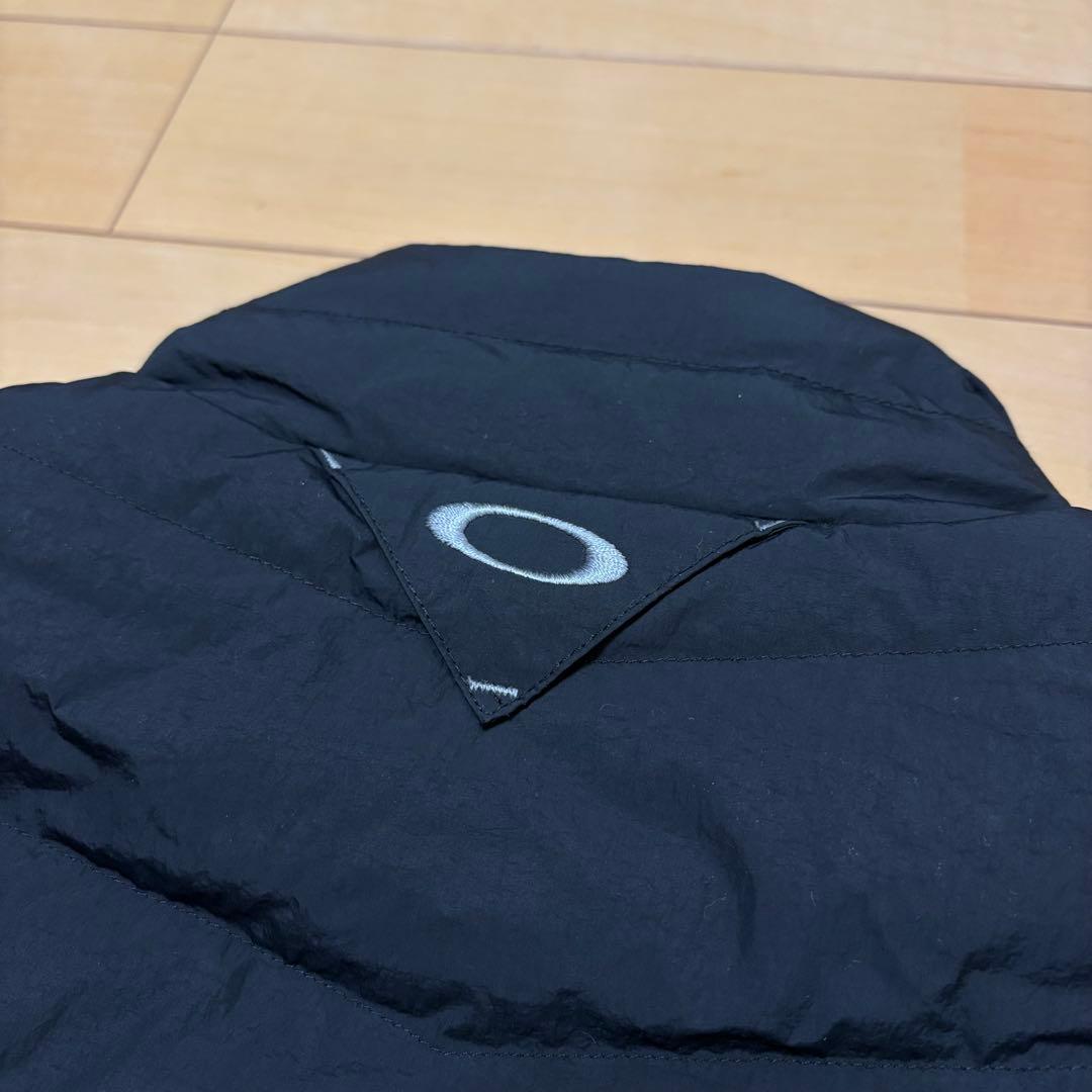 【美品】オークリー／スカル ダウンベスト／刺繍ロゴ　ブラック／M