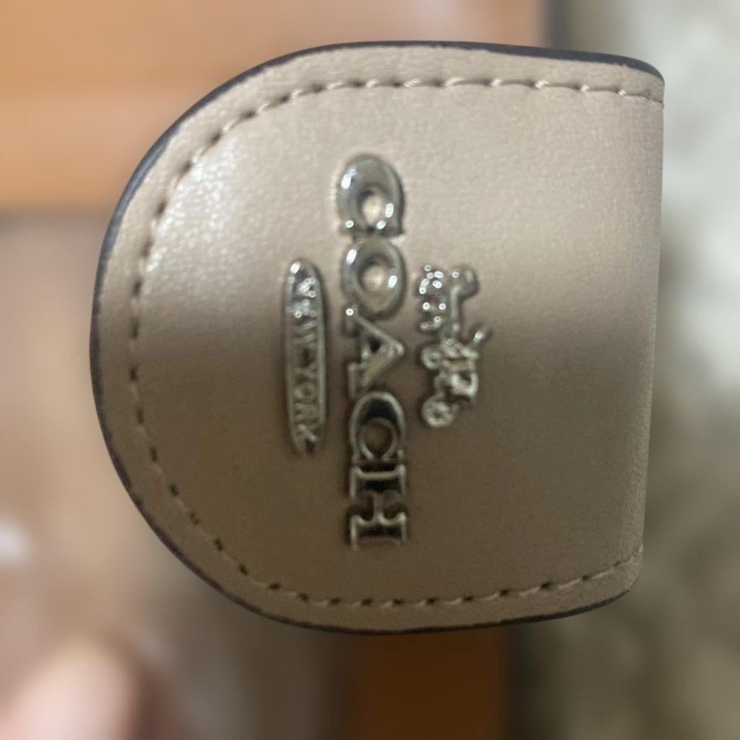 新品】コーチ ミディアムコーナージップウォレット・フローラルプリント