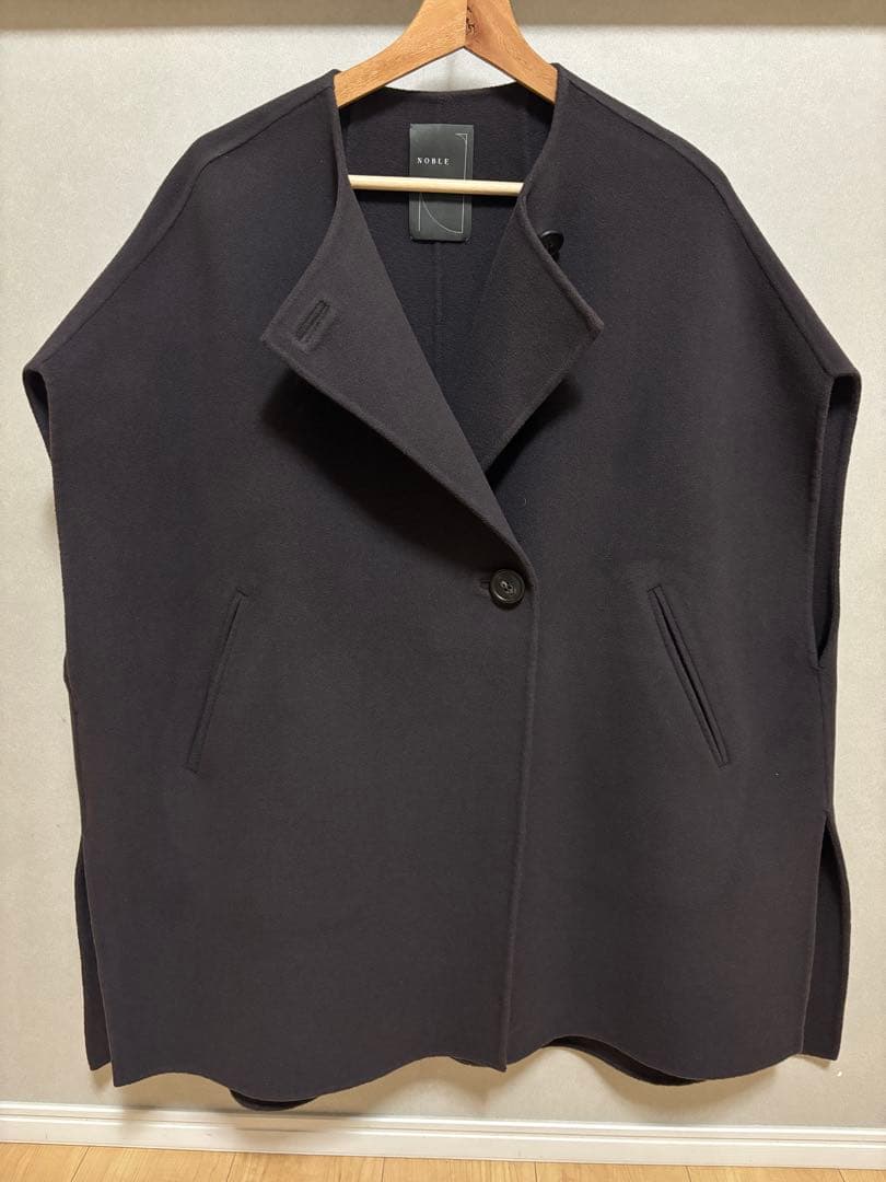 早い者勝ちSALE【美品】ノーブル　リバーポンチョジレ ケープコート　4.9万