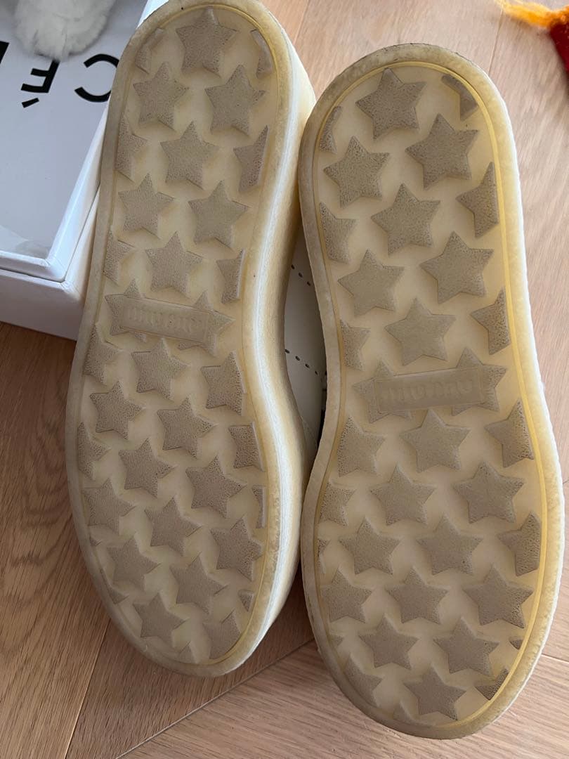 miumiuレザースニーカー厚底