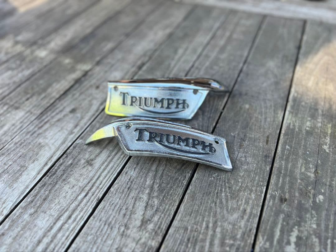 トライアンフ　T140 タンクエンブレム　 Triumph 　ボンネビル