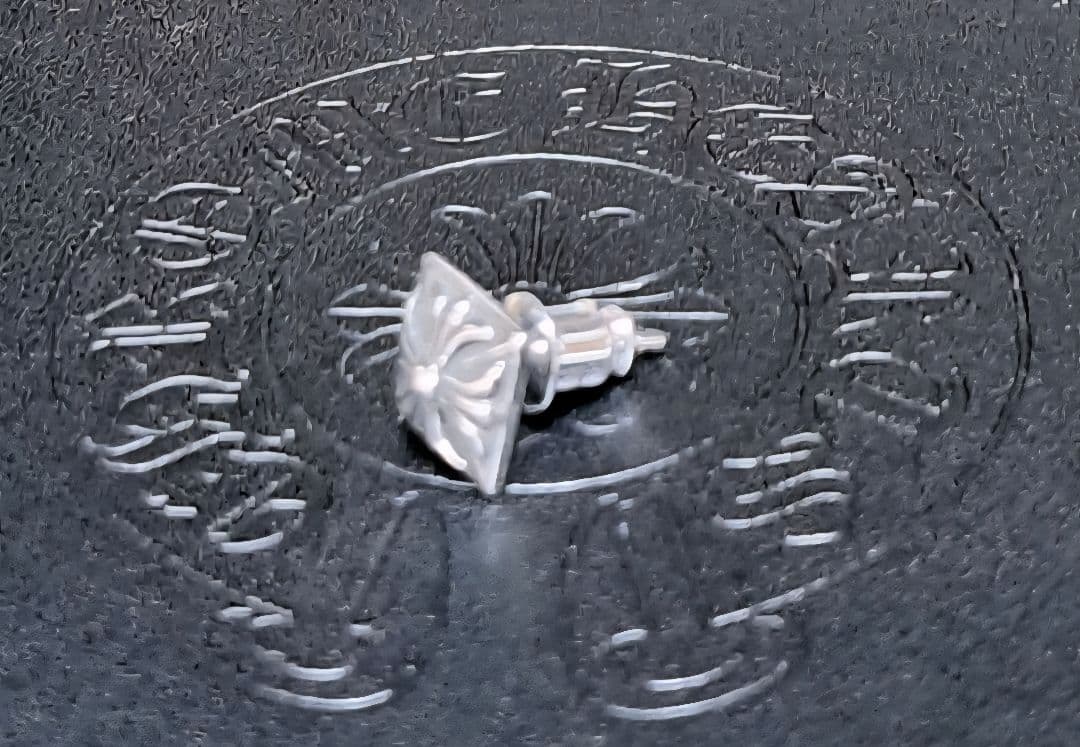 CHROME HEARTS ピラミッド スタッド ピアス 片耳