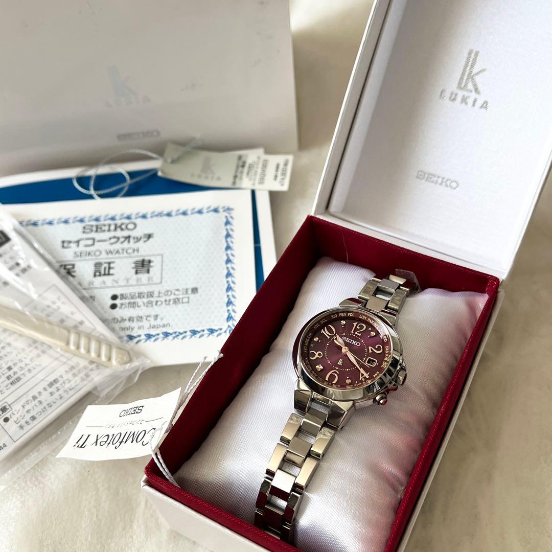 SEIKO セイコー　腕時計　ルキア ソーラークォーツ　レッド文字盤