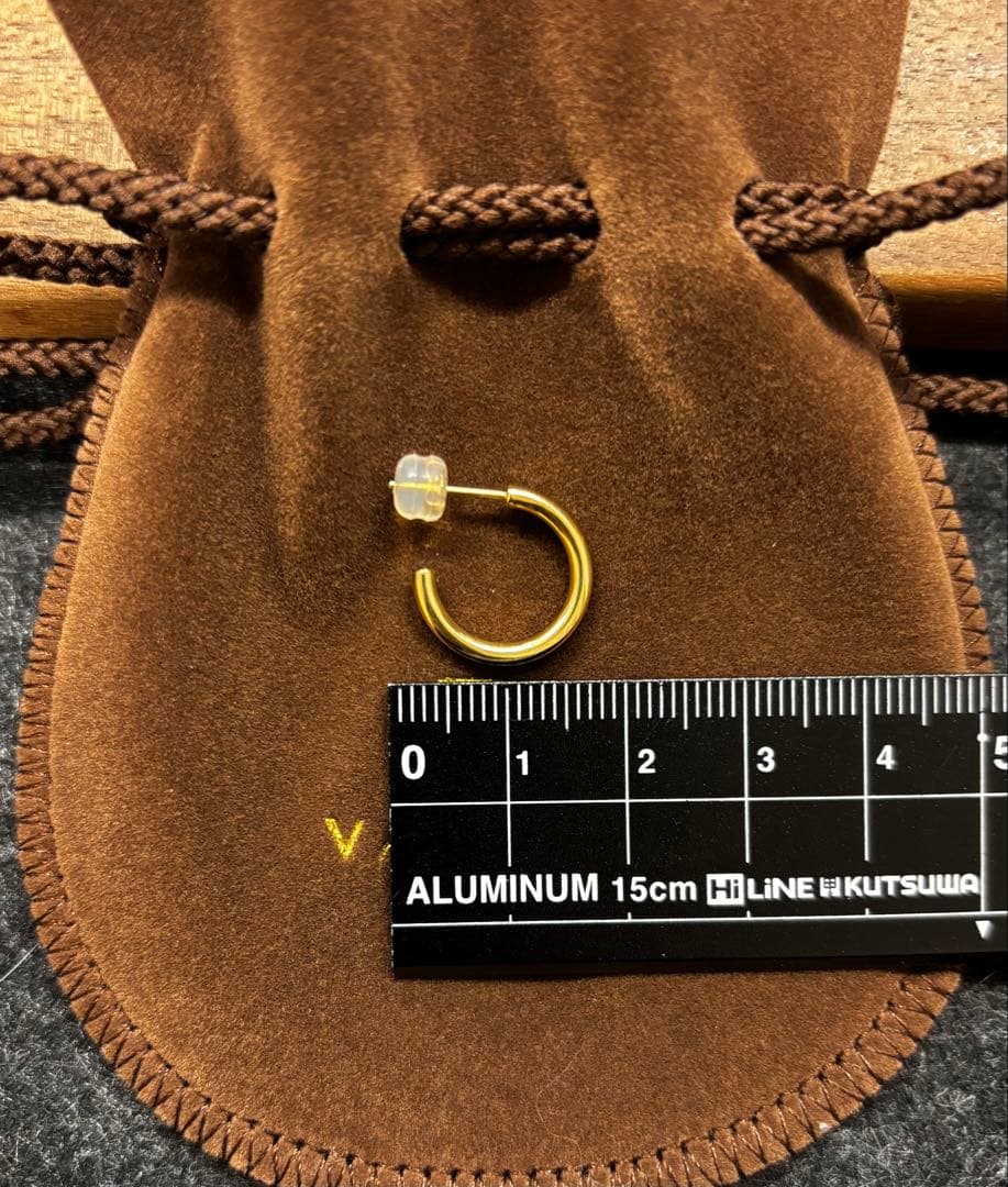 VALUABLE ゴールド ハーフパイプ G型 フープピアス K18