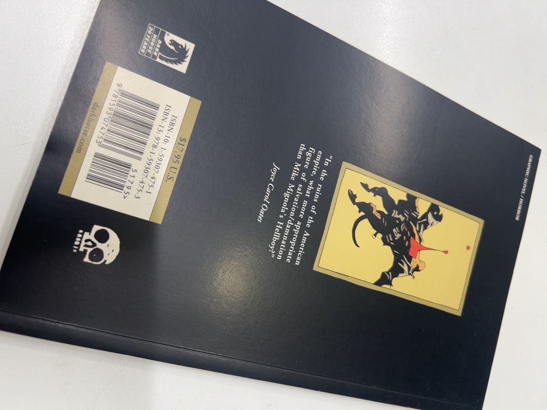 洋書 HELLBOY STRANGE PLACES