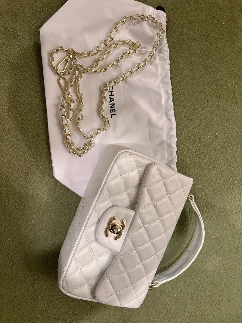 Chanel ホワイト キルティング ハンドバッグノベルティ