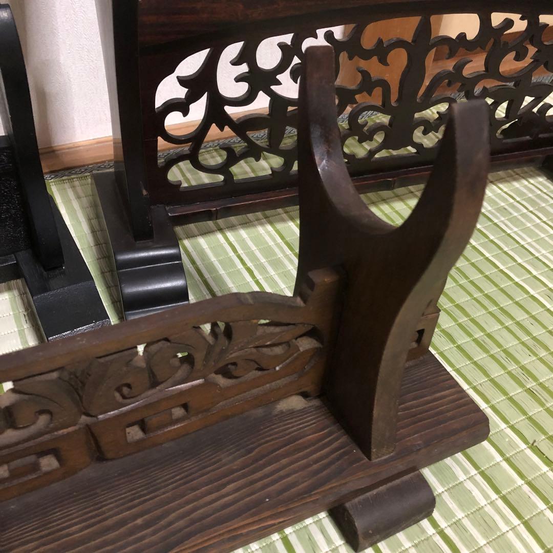 刀台　刀掛け　台座　飾り台　木製　刀立て　刀置き　模造刀置き　水牛の角置　唐木風