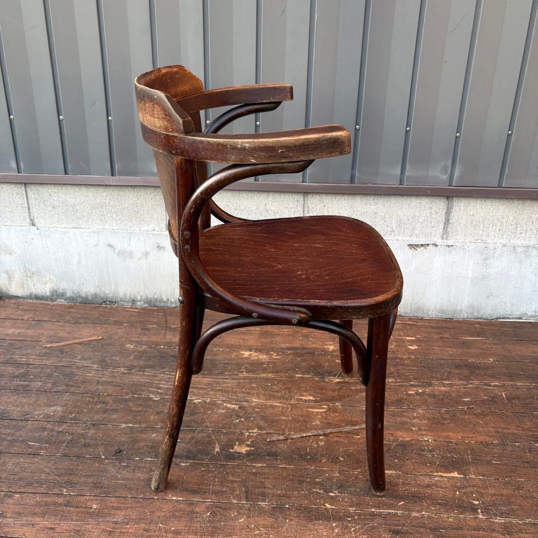 ①ルーマニア製 ヴィンテージ ベントウッドチェア アームチェア 曲木椅子 カフェ