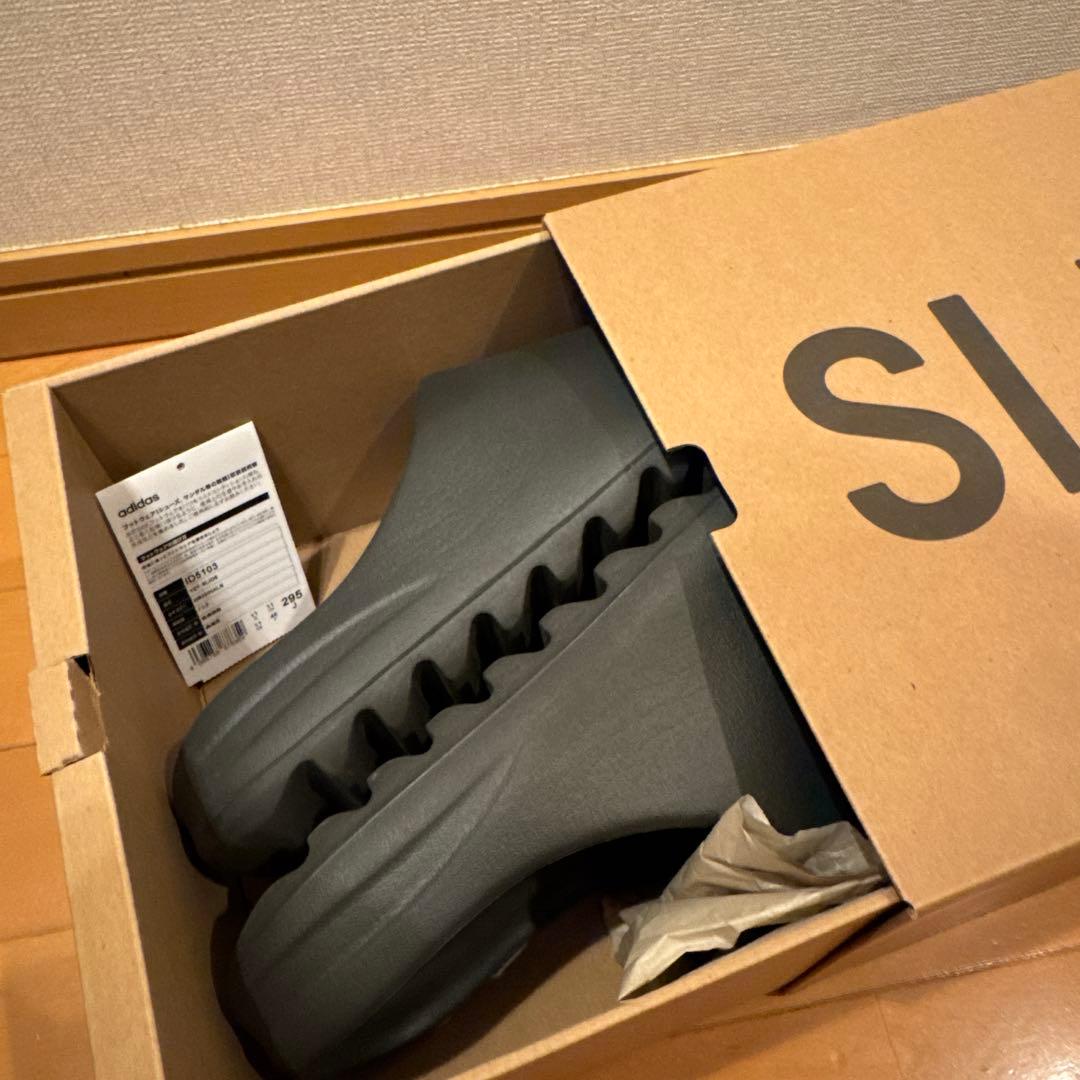 YEEZY Slide Dark Onyxアディダス イージー スライド