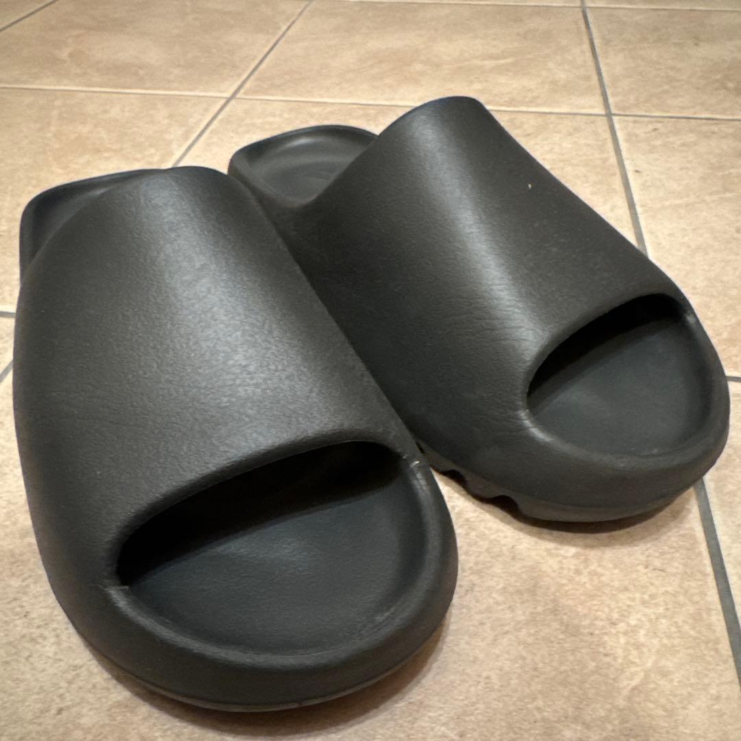 YEEZY Slide Dark Onyxアディダス イージー スライド