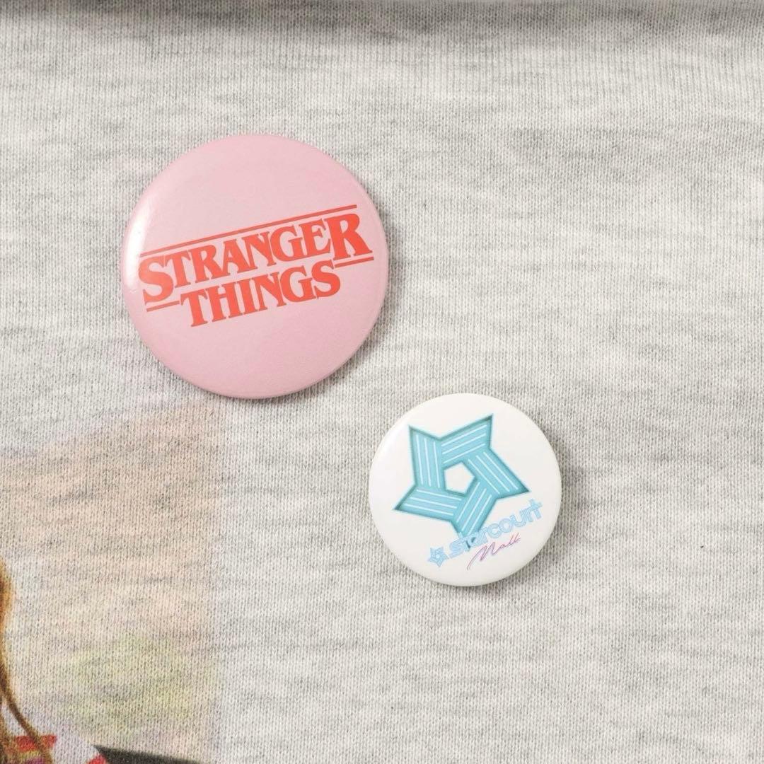 ✧【STRANGER THINGS】コラボ 缶バッチ付きパーカー Mサイズ