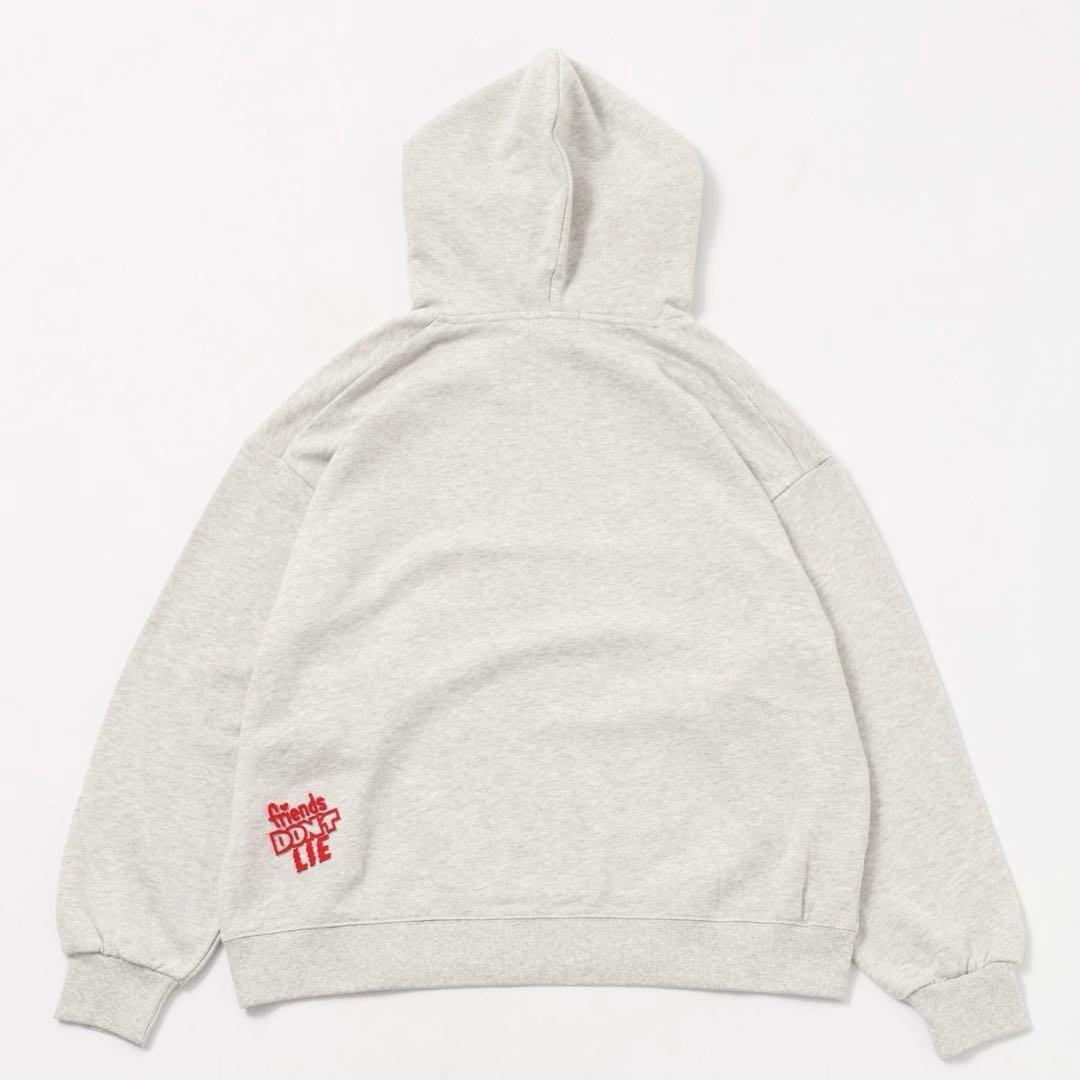 ✧【STRANGER THINGS】コラボ 缶バッチ付きパーカー Mサイズ