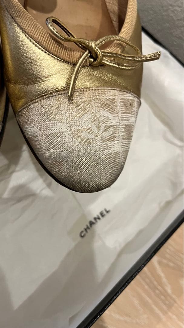 CHANEL ゴールドバレエシューズ