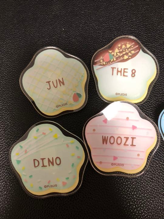 SEVENTEEN カフェ　アクリルバッジ  ミンギュ　ウォヌ　ジュン　ウジ
