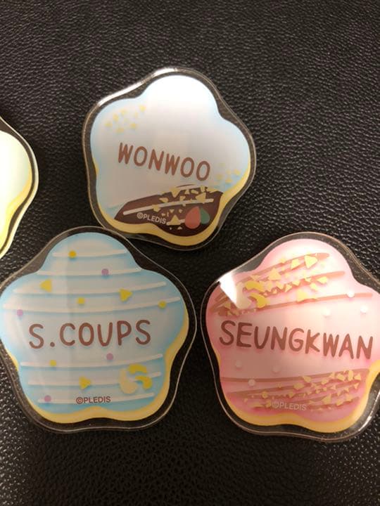 SEVENTEEN カフェ　アクリルバッジ  ミンギュ　ウォヌ　ジュン　ウジ