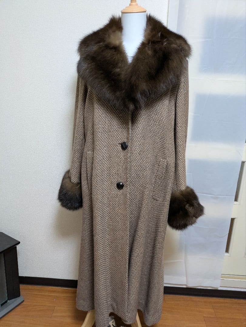 寒気特割中 ファー付きロングコート Woolの生地ベージュ