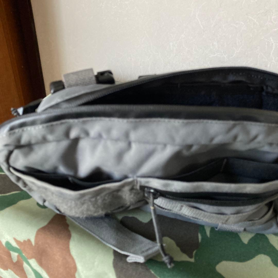 碓氷 雪乃　Lii Gear Mr Control グレー　ポーチ